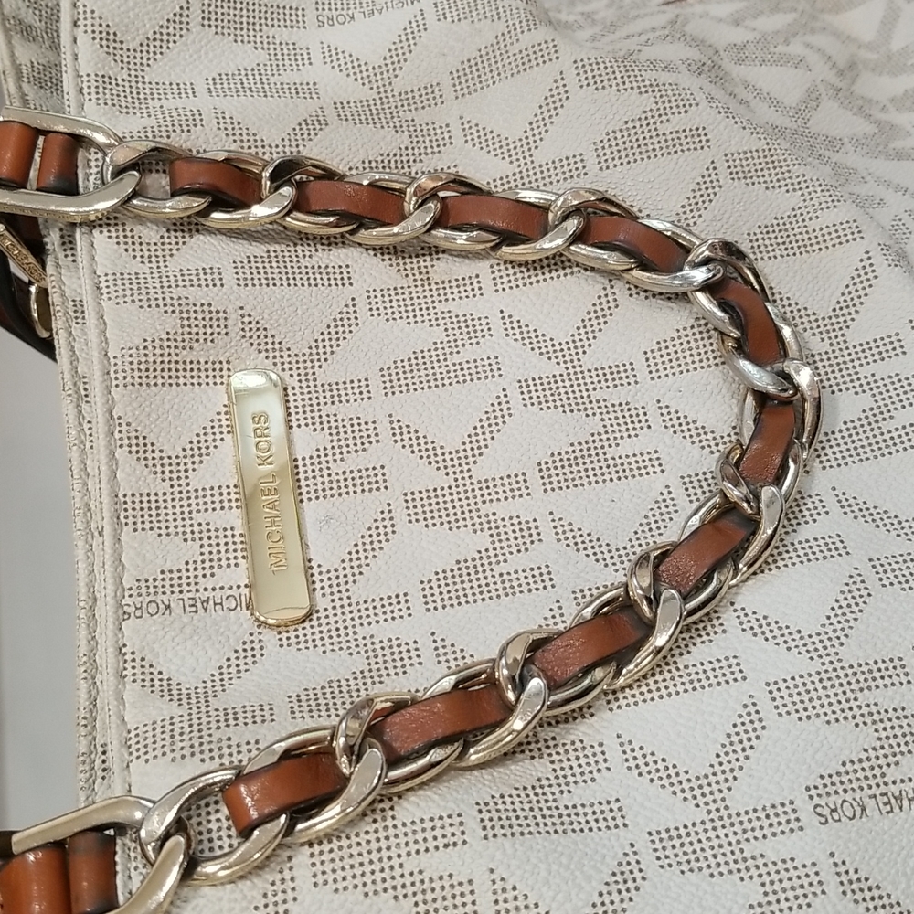 Sold! MICHAEL Michael Kors Harper Signature Cream Shoulder Handbag Tote - Picture 6 of 13